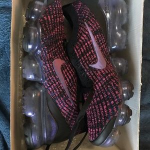 Woman’s Nike Vapormax Flyknit 3